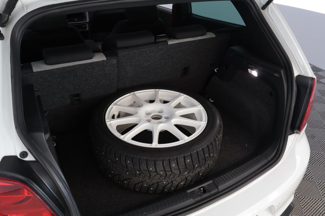 VOLKSWAGEN Polo 2014
