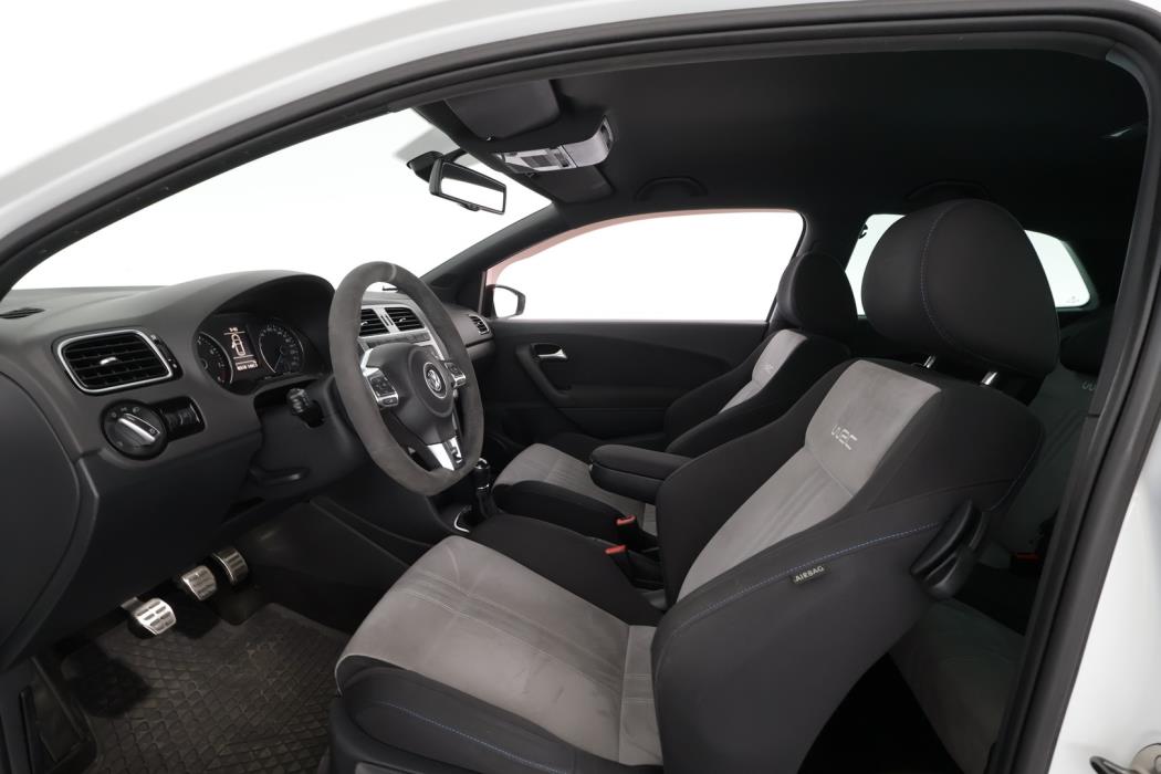 VOLKSWAGEN Polo 2014