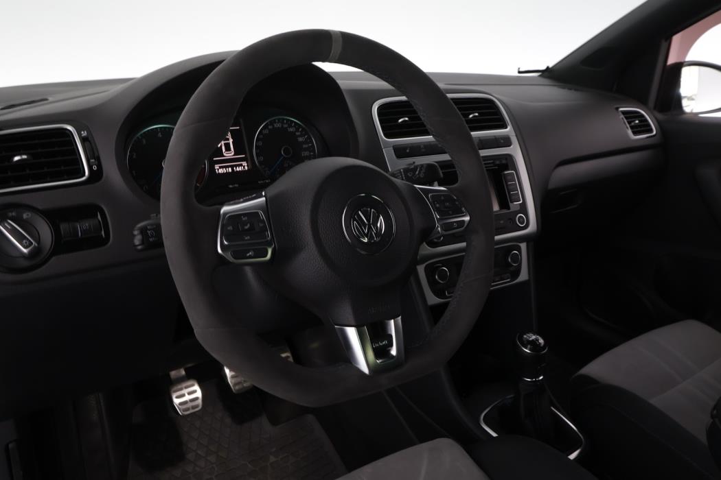 VOLKSWAGEN Polo 2014