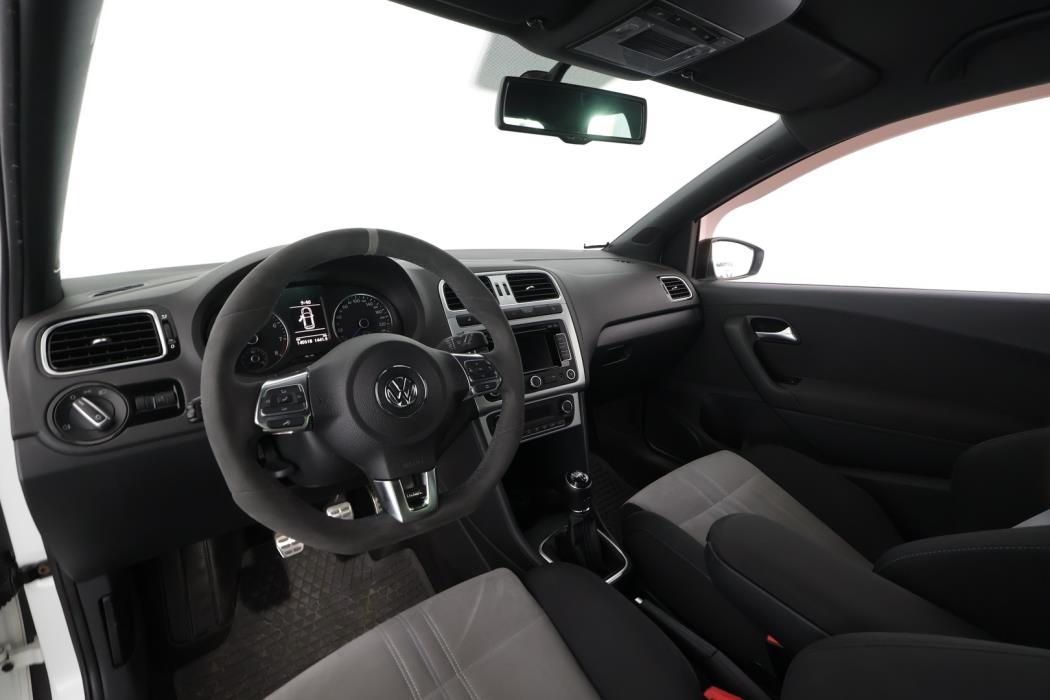 VOLKSWAGEN Polo 2014