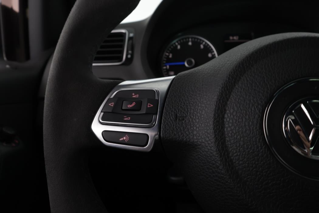 VOLKSWAGEN Polo 2014