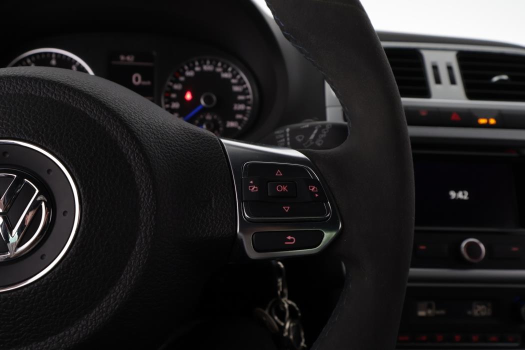 VOLKSWAGEN Polo 2014