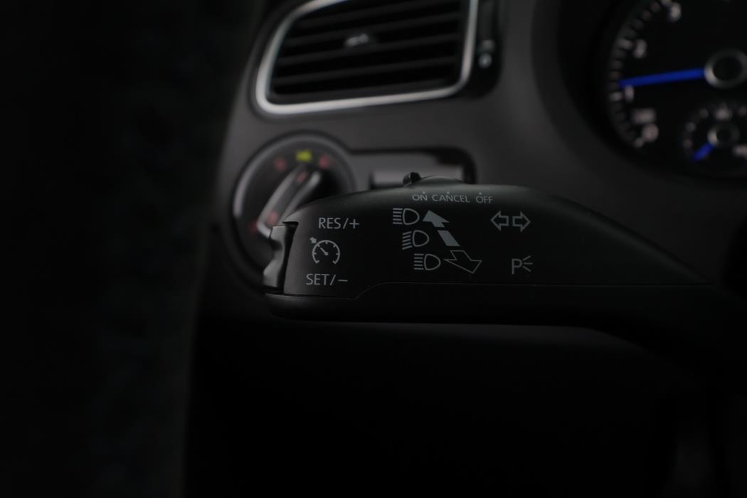 VOLKSWAGEN Polo 2014
