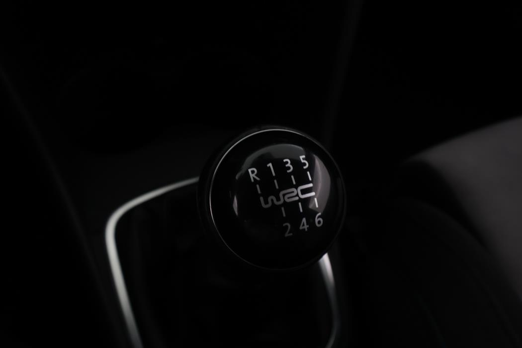 VOLKSWAGEN Polo 2014