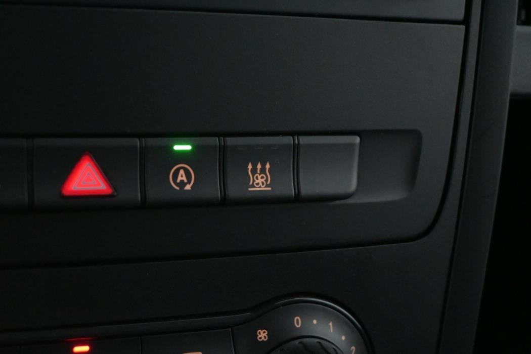 MERCEDES-BENZ Vito 2023