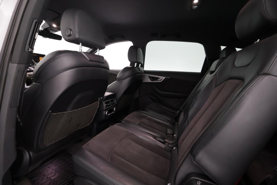 AUDI Q7 2016