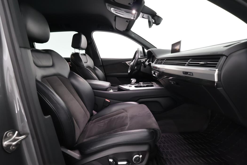 AUDI Q7 2016