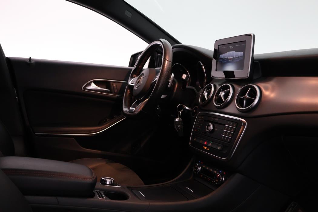 MERCEDES-BENZ CLA 2015