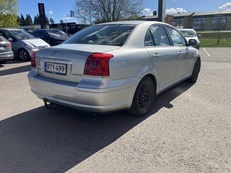 TOYOTA Avensis 2004