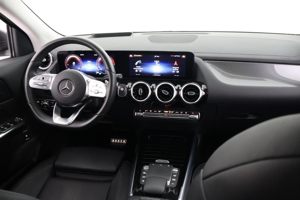 MERCEDES-BENZ GLA 2023