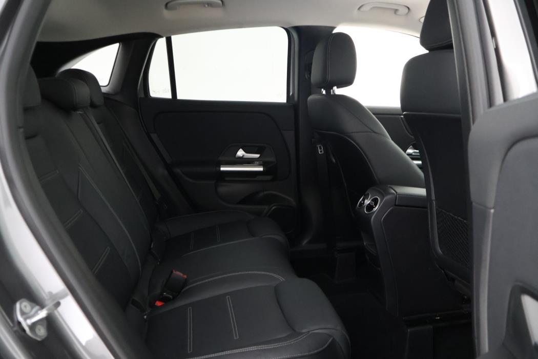 MERCEDES-BENZ GLA 2023