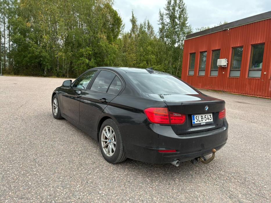 BMW 318 2013