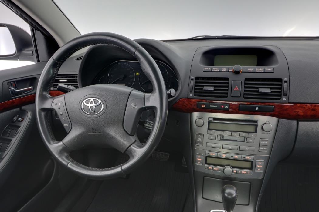 TOYOTA Avensis 2005