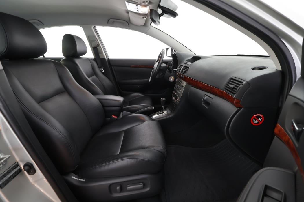 TOYOTA Avensis 2005
