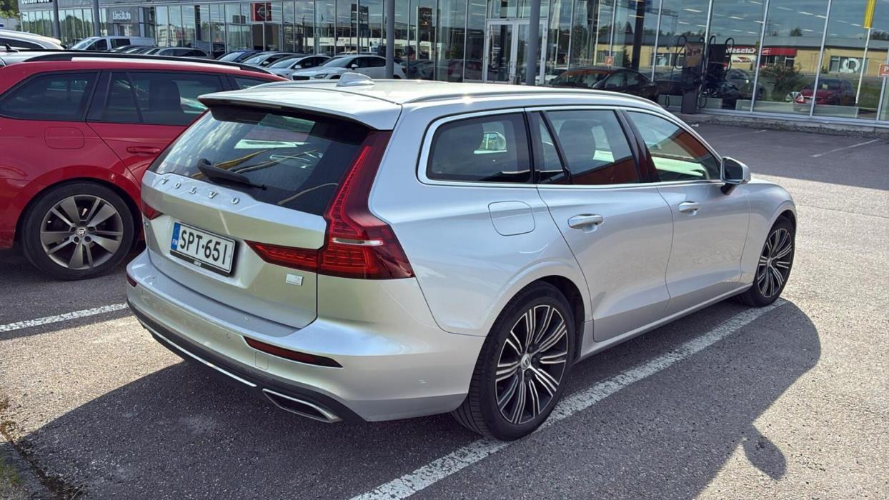 VOLVO V60 2021