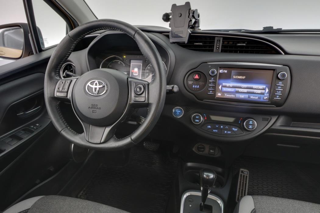 TOYOTA Yaris 2019