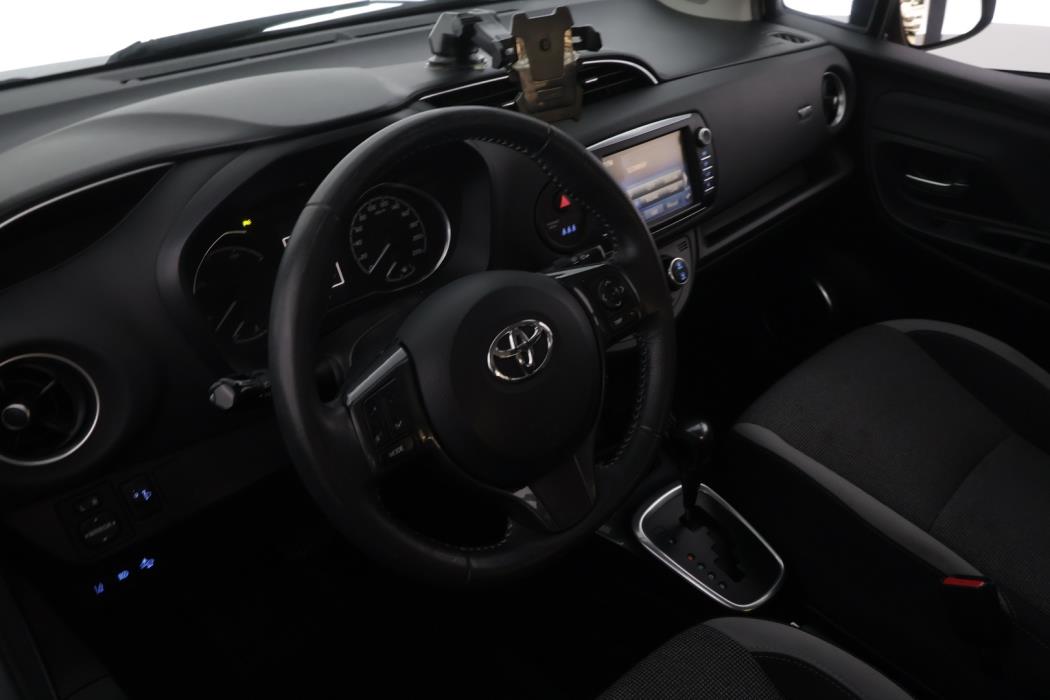 TOYOTA Yaris 2019