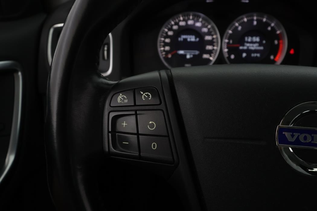 VOLVO V60 2011