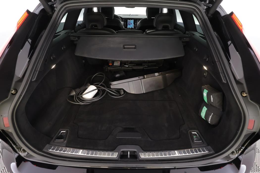 VOLVO V90 2023