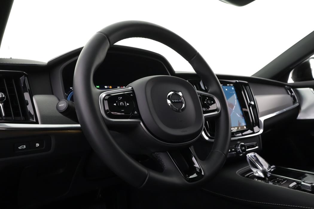 VOLVO V90 2023