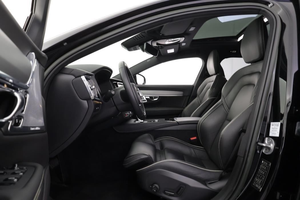 VOLVO V90 2023