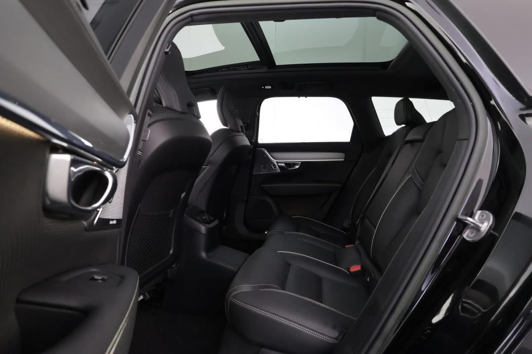 VOLVO V90 2023