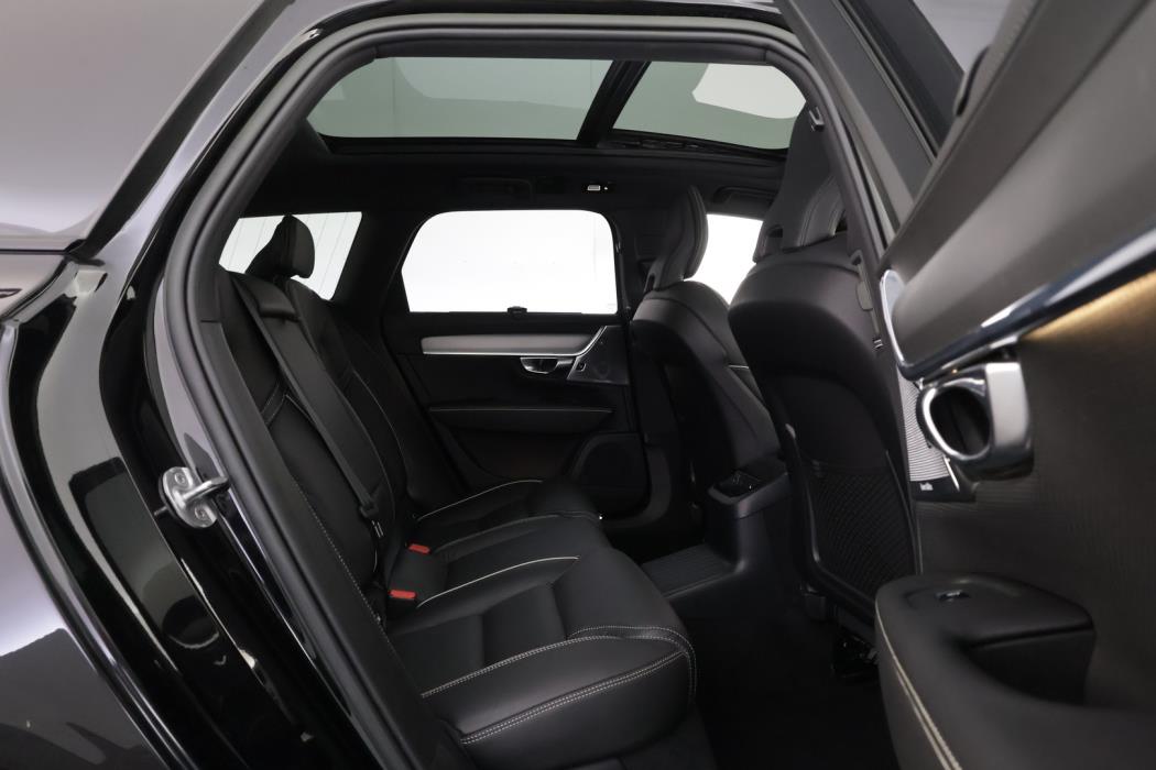VOLVO V90 2023
