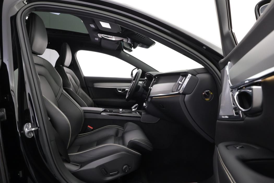 VOLVO V90 2023