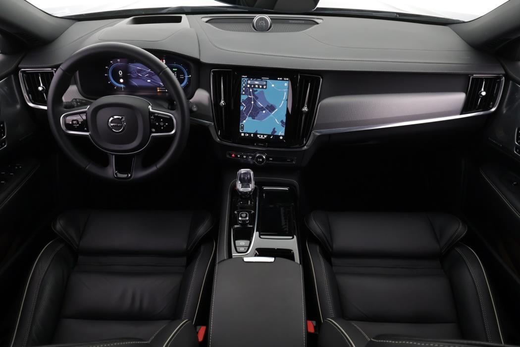 VOLVO V90 2023