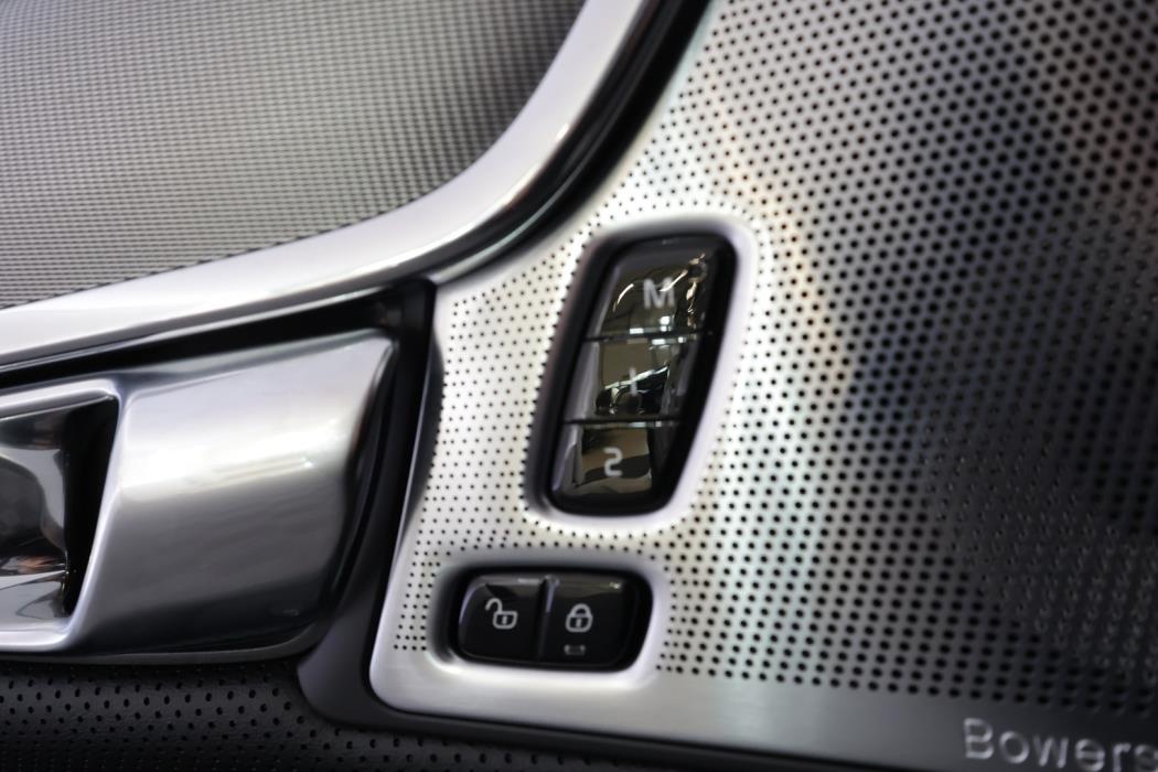 VOLVO V90 2023