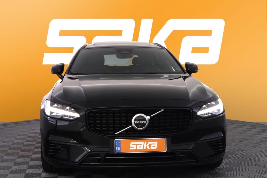 VOLVO V90 2023