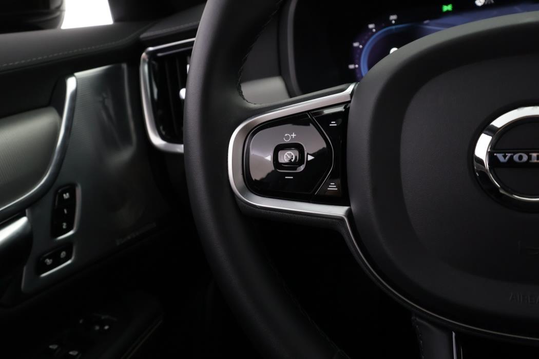 VOLVO V90 2023