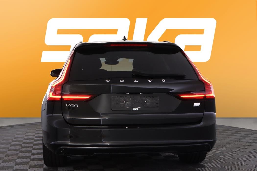 VOLVO V90 2023