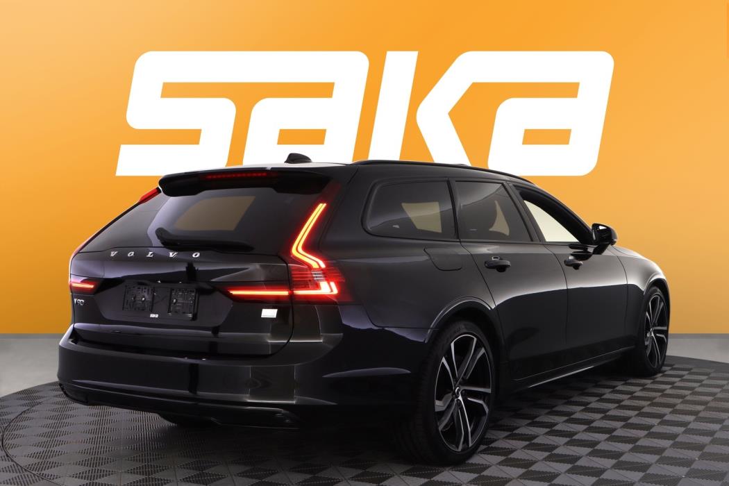 VOLVO V90 2023