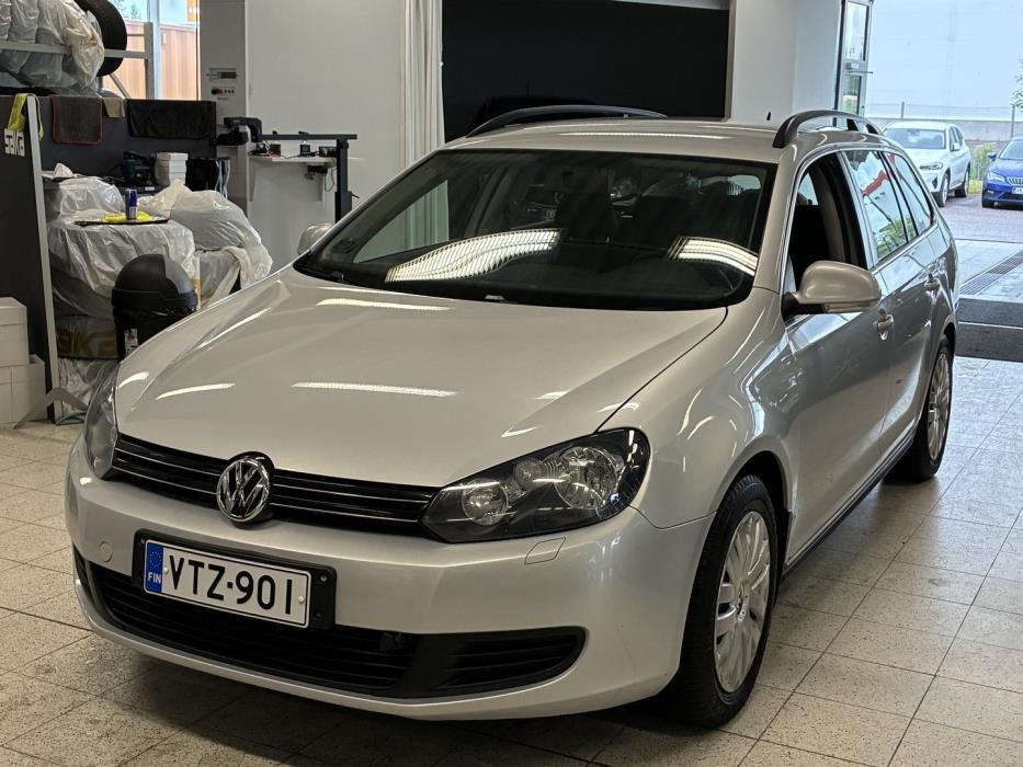 VOLKSWAGEN Golf 2012