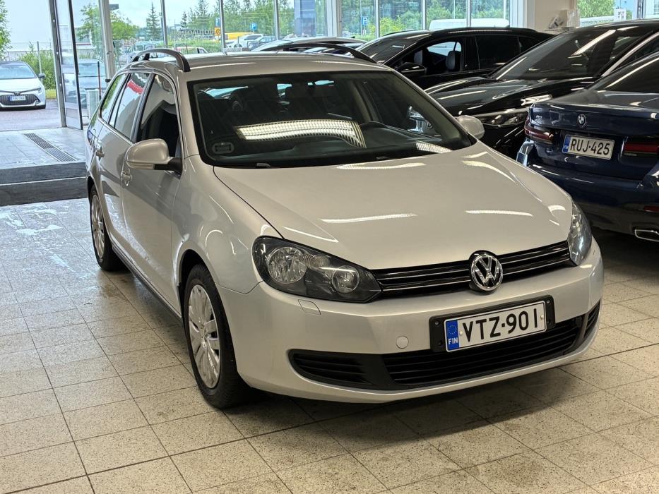 VOLKSWAGEN Golf 2012