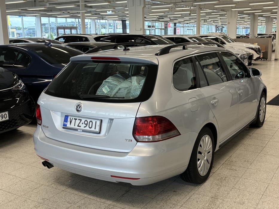 VOLKSWAGEN Golf 2012