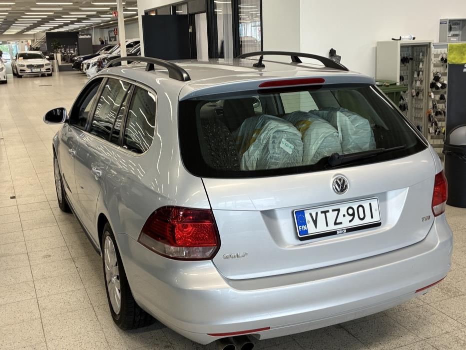 VOLKSWAGEN Golf 2012