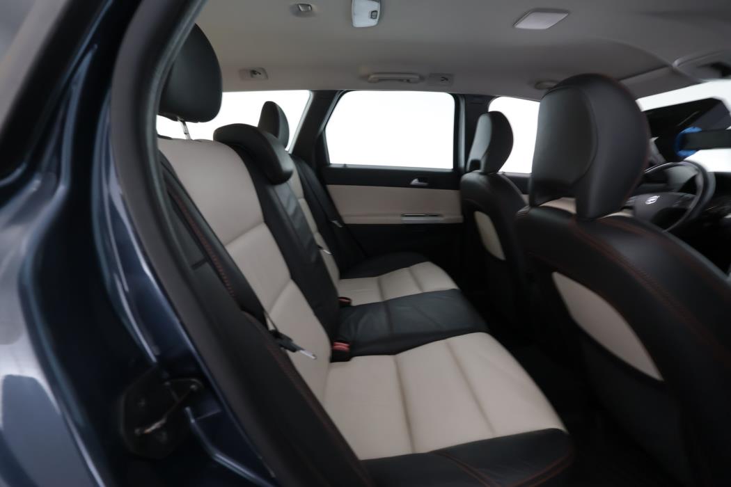 VOLVO V50 2011