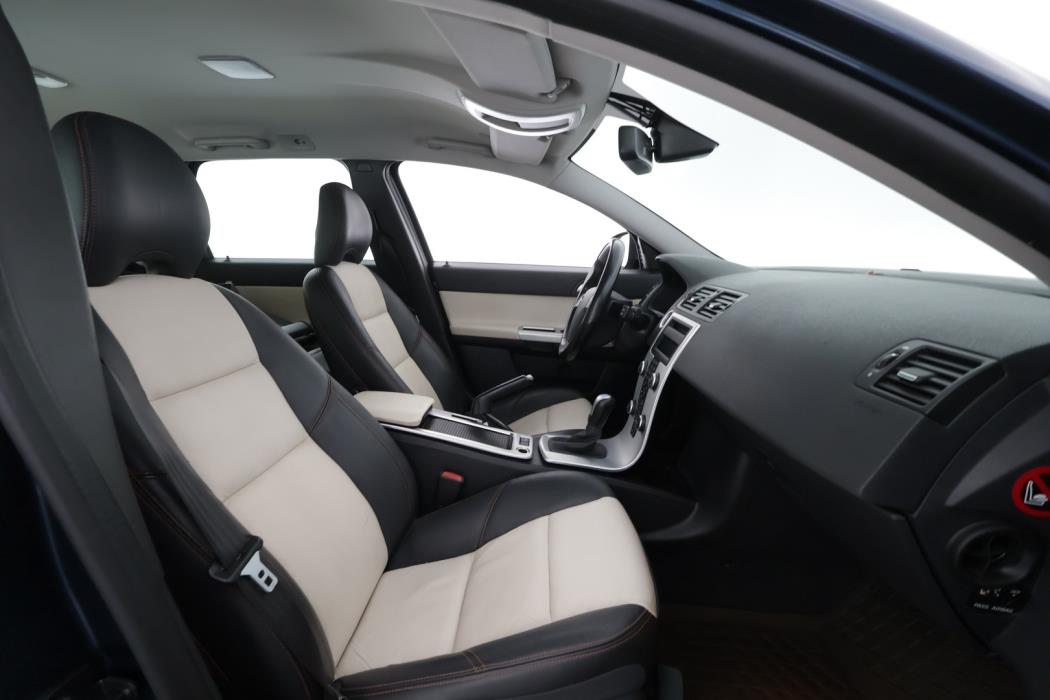VOLVO V50 2011