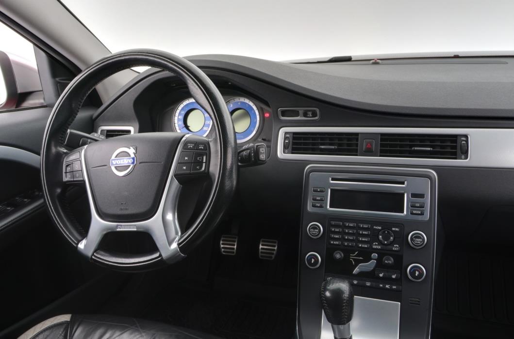 VOLVO V70 2011