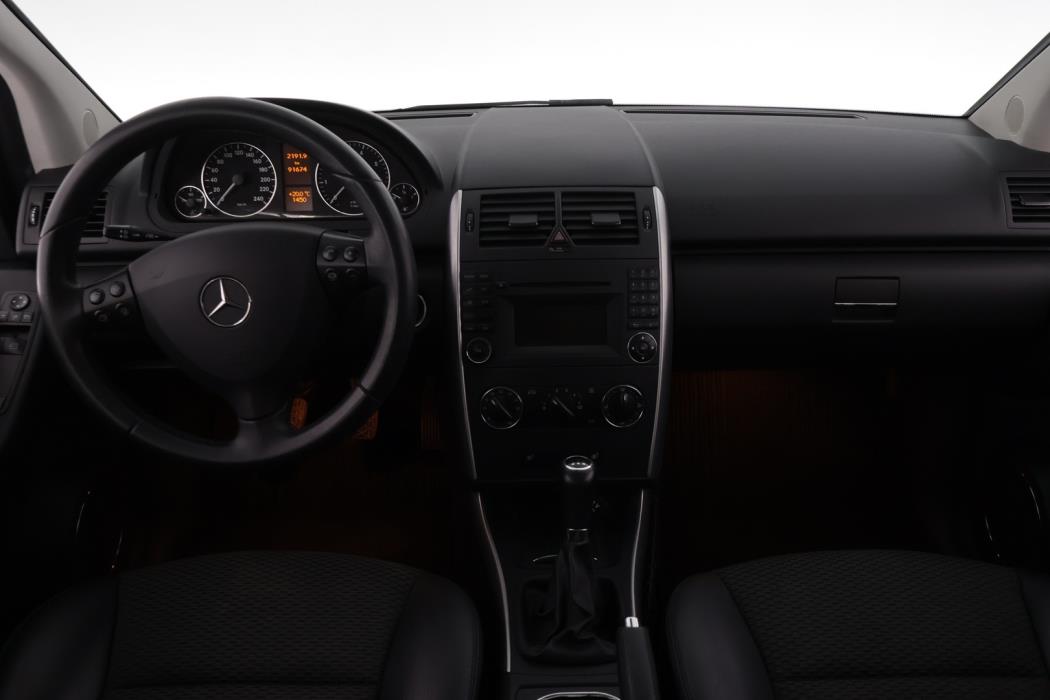 MERCEDES-BENZ A 2010