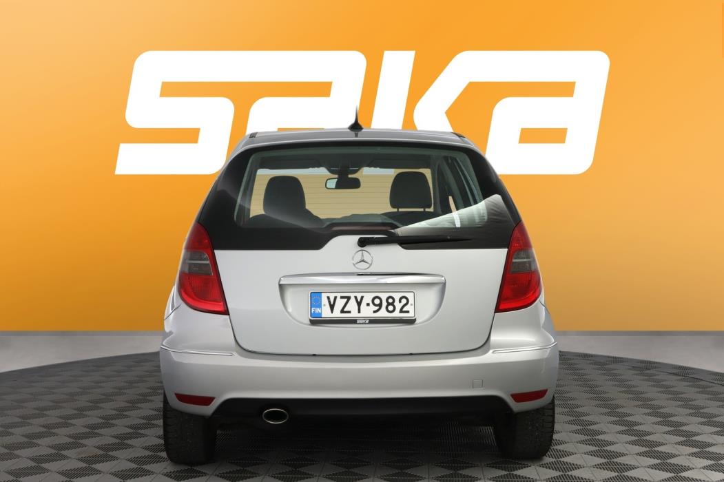 MERCEDES-BENZ A 2010