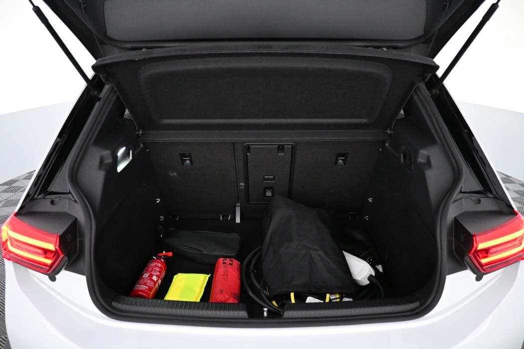VOLVO XC40 2024