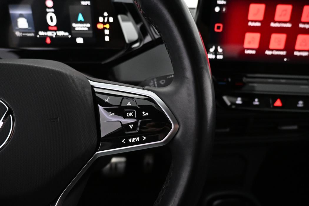VOLVO XC40 2024