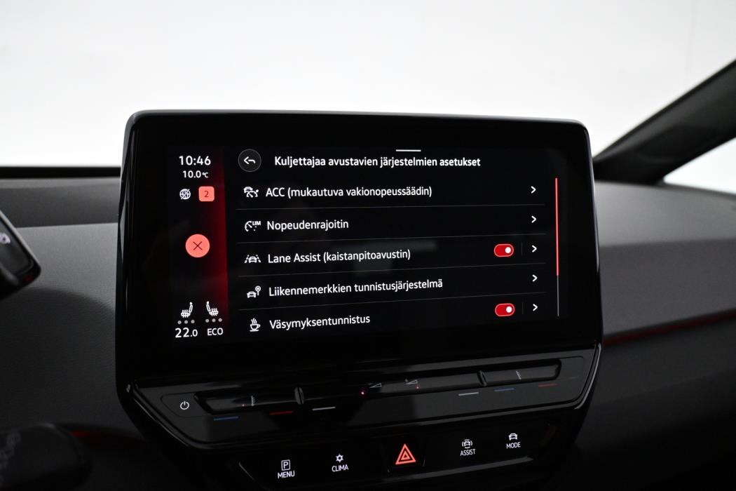 VOLVO XC40 2024
