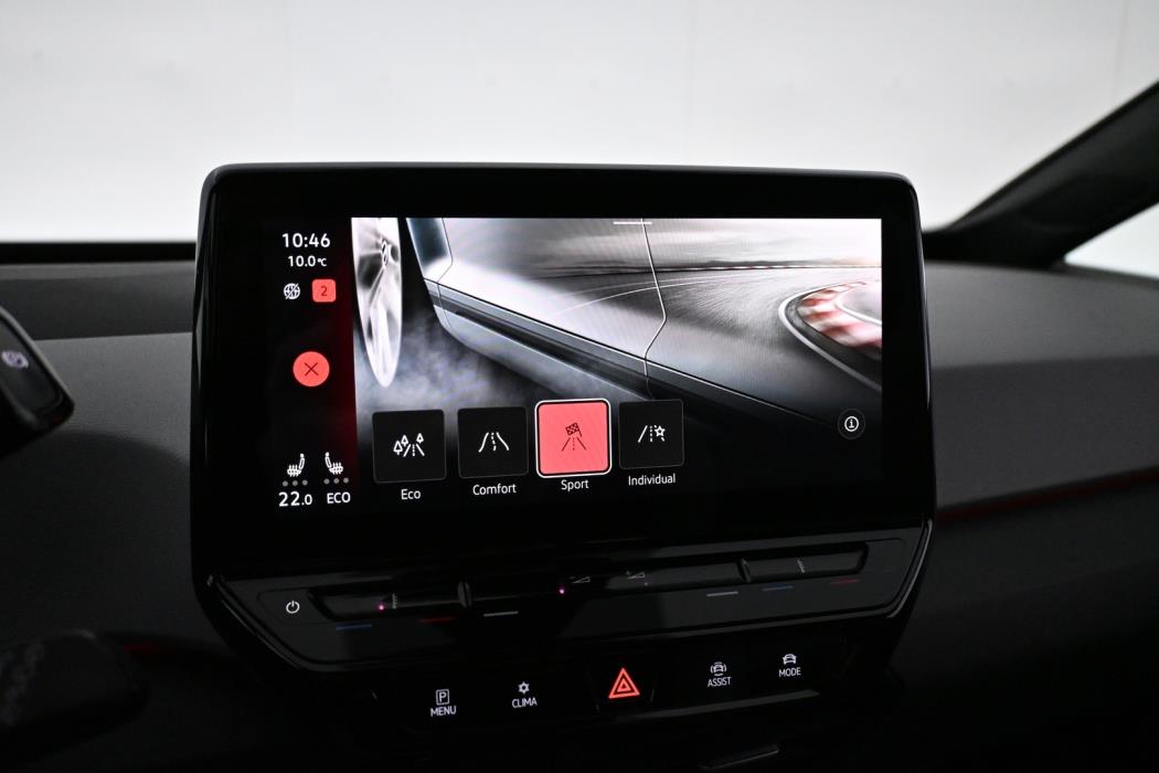VOLVO XC40 2024