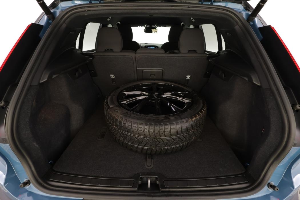 VOLVO XC40 2024