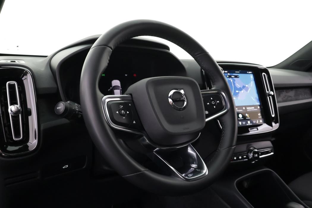 VOLVO XC40 2024
