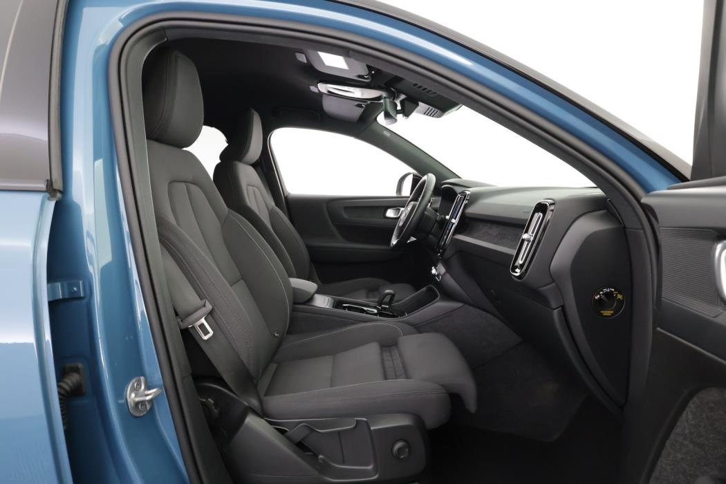 VOLVO XC40 2024